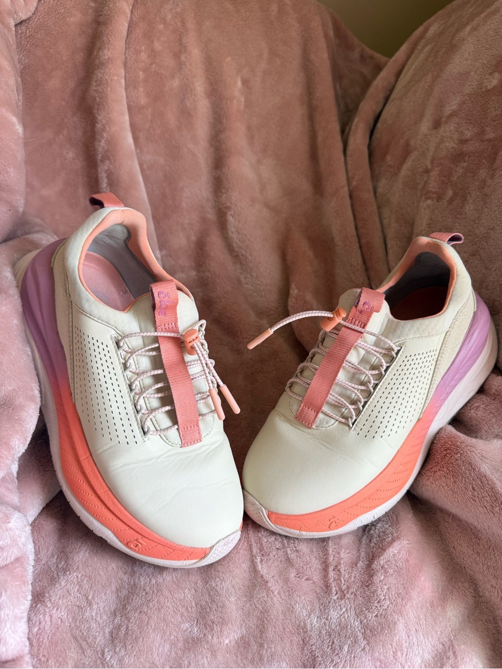 Clove Forte Women’s Peach-Trim Lace-Free Sneakers